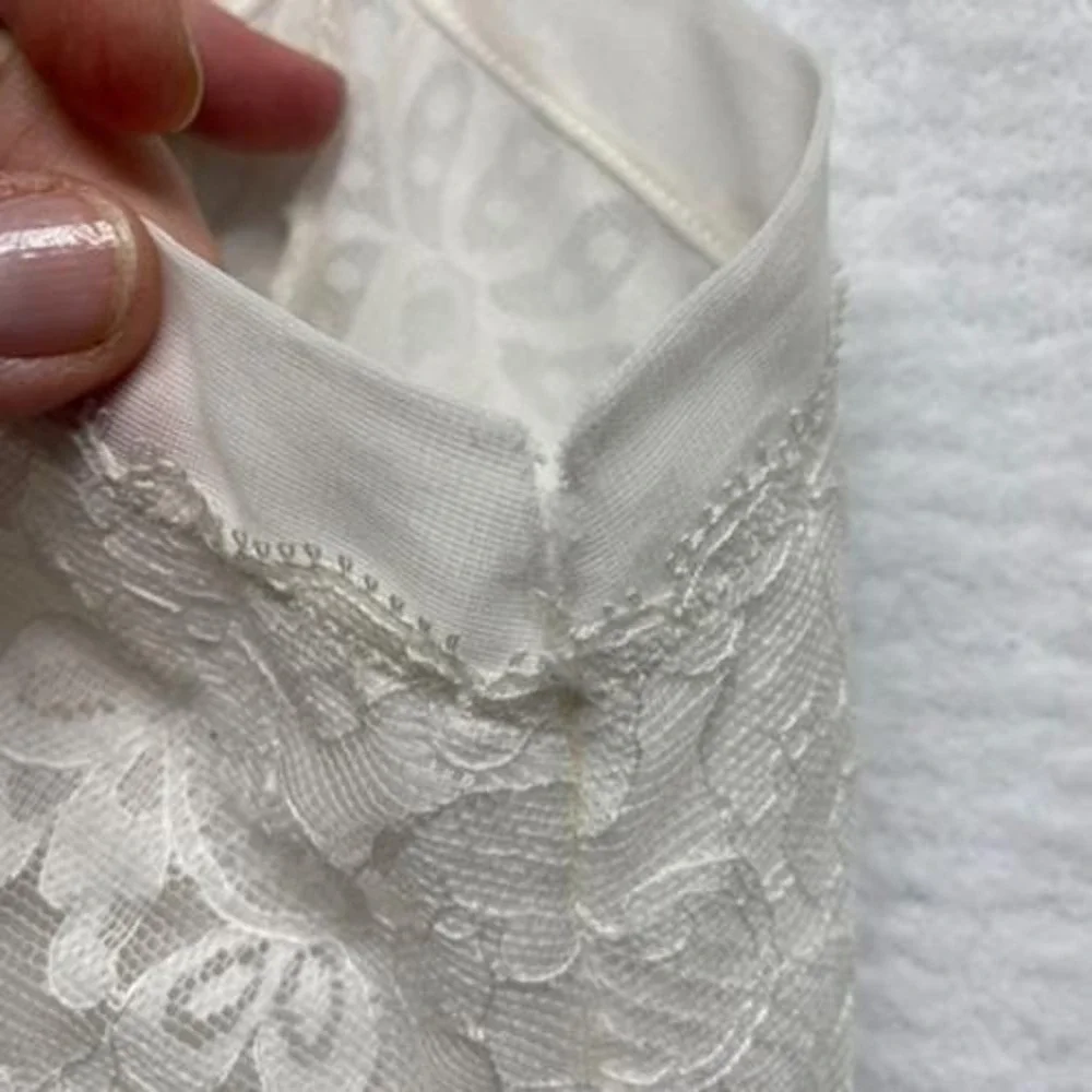 Vintage Slip Pembrooke Lace Measurements in photos EUC